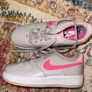 Nike Air Force 1 size 7 youth women’s size 8.5 Pink and Gray Sneakers